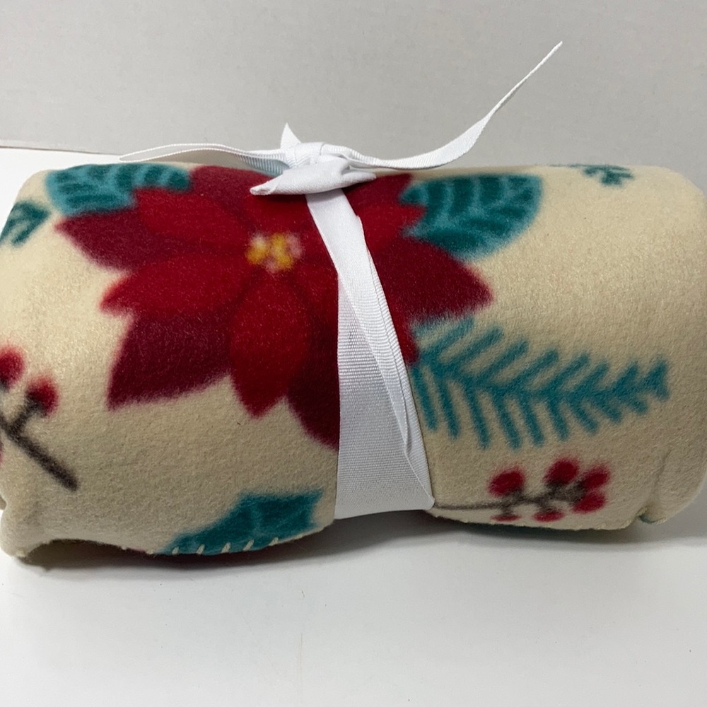Fleece Throw Blanket Poinsettia Holly Berrries 50" x 60" NWT Soft Warm